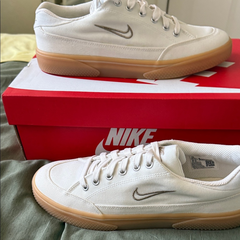 Nike Men's White and Tan Sneakers